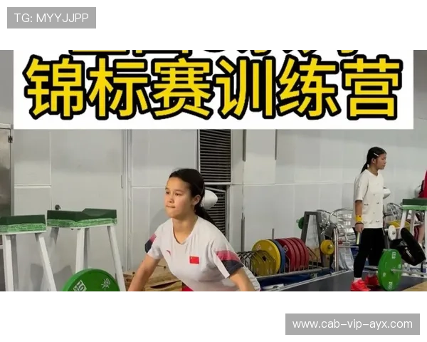 举重训练营与职业院校合作培养复合型教练人才，举重教练组